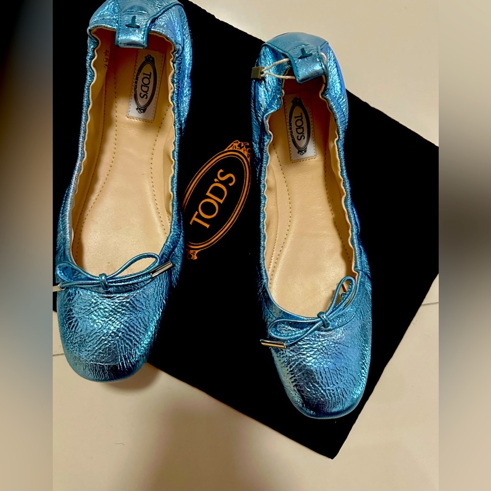 Tod’s textured and mirrored-leather ballet flats